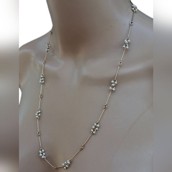 Vintage AVON Long Station Necklace - Faux Pearl Cluster & Gold Tone Chain - Picture 2 of 5